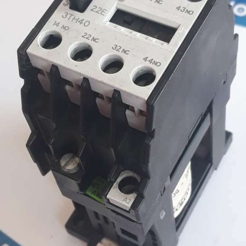 SIEMENS 3TH4022-0B 2S+2P 2NO 2NC CONTACTOR 3TH4022 0B COIL 24V 0,8-1,2 DC SIEMENS 3TH4022-0B 2S+2P 2NO 2NC CONTACTOR 3TH4022 0B COIL 24V 0,8-1,2 DC
