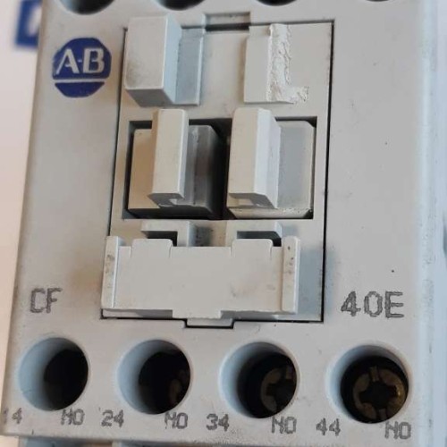 ALLEN BRADLEY 700 CF400D SER A 8kV AC 12 690V 25A AC 15 COIL 24V DC