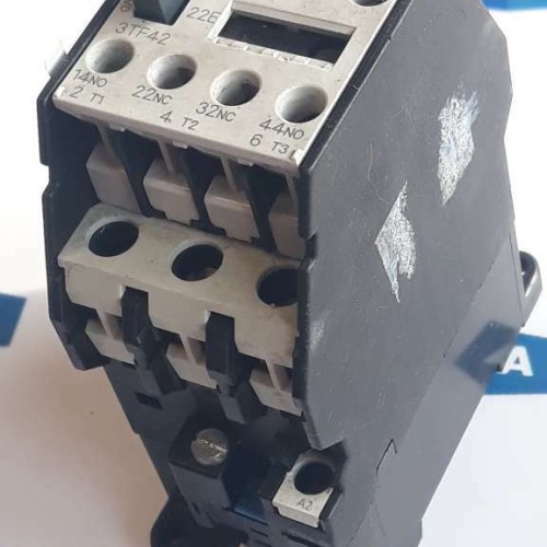 SIEMENS 3TF4222 0A CONTACTOR 2S+2O 2NO+2NC COIL 230V 50Hz 220V 50Hz 3TF4222-0A