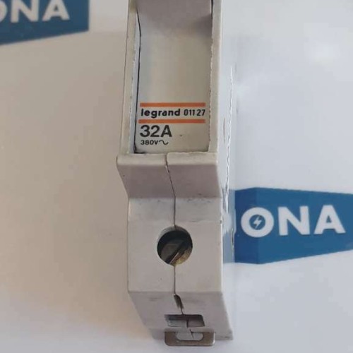 LEGRAND 01127 32A 380V LEGRAND 01127 32A 380V