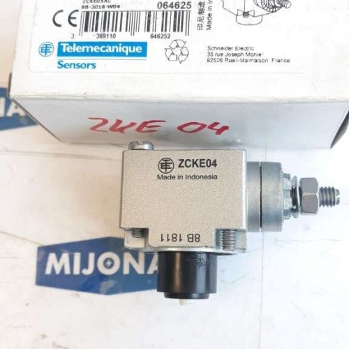 Telemecanique ZCK E04 9A Limit Switch no original box ZCK04 (NEW OLD STOCK) Telemecanique ZCK E04 9A Limit Switch no original box ZCK04 (NEW OLD STOCK)