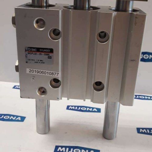 SMC MGPL32 25 X986 CYLINDER 1.0MPa (New old stock)