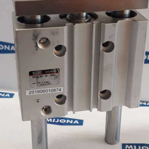 SMC MGPL32 25 X986 CYLINDER 1.0MPa (New old stock)