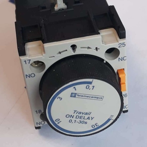 Telemecanique XB2 M 9 NFC 63140 VDE 0660 /TRAVAIL ON DELAY 0,1-30s new old stock