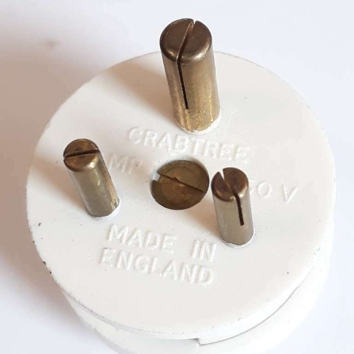 CRABTREE 7010 IVORY 2A 250V 3 PIN PLUG (NEW OLD STOCK)