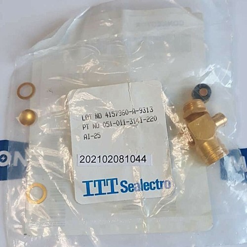 ITT SEALECTRO 051 011 3141 220 AI 25 4157960 A 9313 NSN 5935011037235