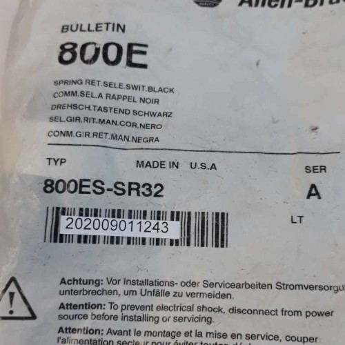 ALLEN BRADLEY 800ES SR32 spring select switch black