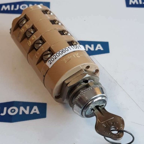 TOK P5 TYPE N° 5AMPS 250VAC ONLY rotary switch mini defect (new old stock) TOK P5 TYPE N° 5AMPS 250VAC ONLY rotary switch mini defect (new old stock)