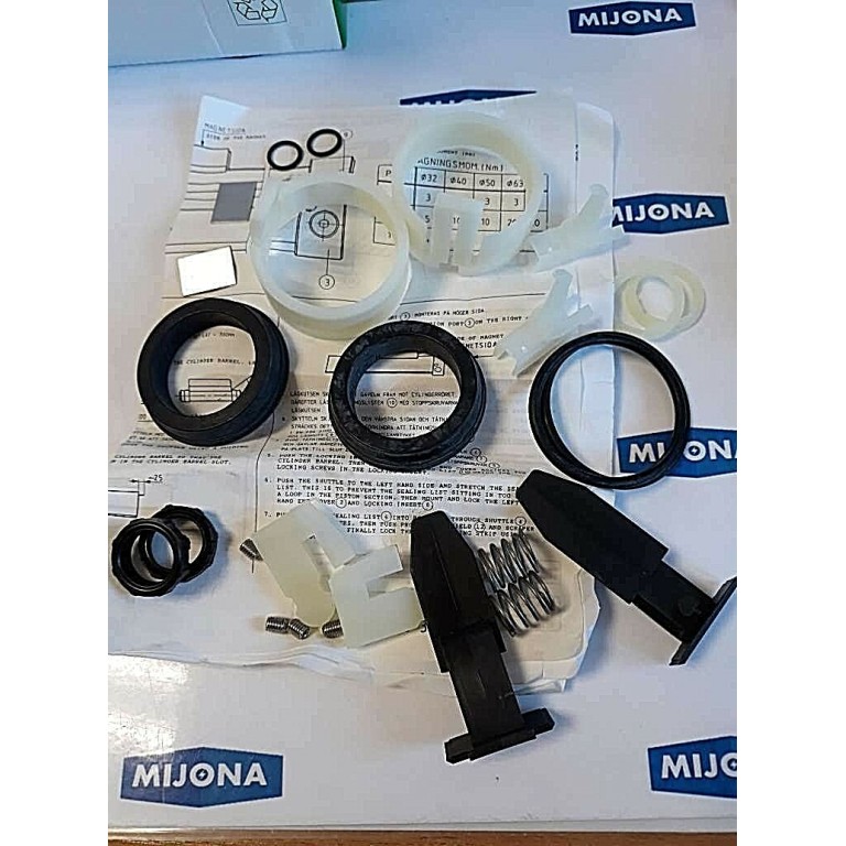 Rexroth Mannesmann Repair Kits 170 05 98W45 04903 437 09 (new old stock) Rexroth Mannesmann Repair Kits 170 05 98W45 04903 437 09 (new old stock)
