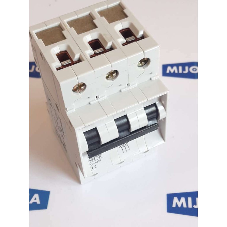 Siemens 5SX23 480V AC 5SX2 CIRCUIT BREAKER IEC 60898 3POL C3 (New old stock) Siemens 5SX23 480V AC 5SX2 CIRCUIT BREAKER IEC 60898 3POL C3 (New old stock)