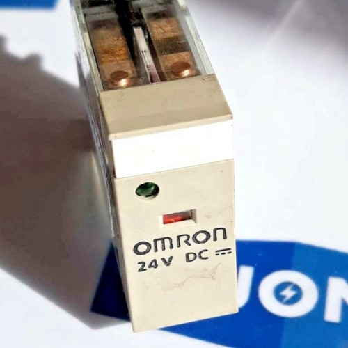 OMRON G2R 2 SND 30X8W2 120VAC 5A 250V AC 5A 30V DC RELAY
