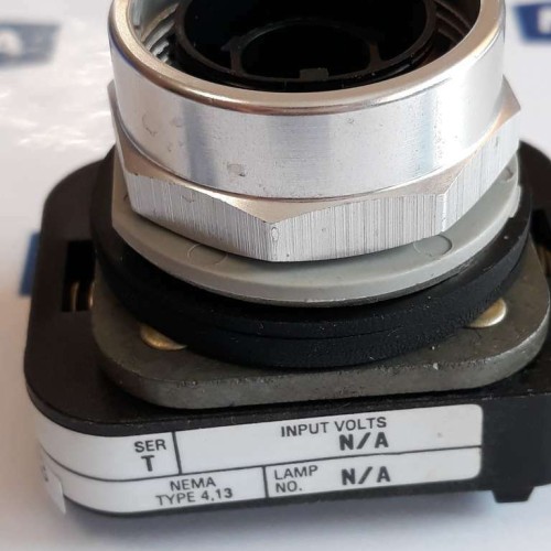 ALLEN BRADLEY 800T FX NEMA TYPE 4 13 SER T (NEW OLD STOCK)
