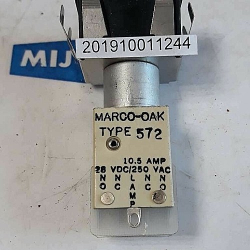 MARCO OAK TYPE 572 10.5AMP 28VDC 250VAC (new old stock)