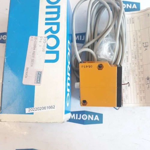 OMRON E3S LS20XE4 HOTOELECTRIC SWITCH 12 24vdc 2M new old stock