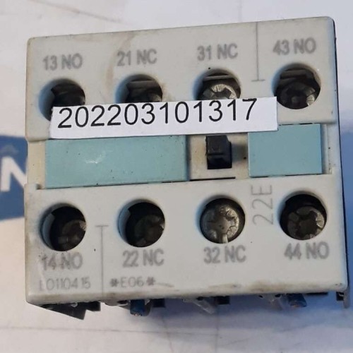 SIEMENS 3RH1921 1HA22 690V 10A 240V Auxiliary contact block 3RH1921-1HA22 SIEMENS 3RH1921 1HA22 690V 10A 240V Auxiliary contact block 3RH1921-1HA22