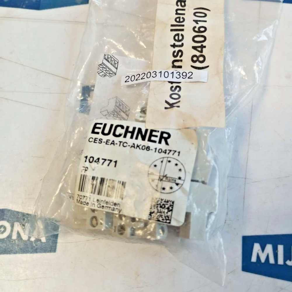 EUCHNER CES EA TC AK06 104771 CONNECTOR SET CES-EA-TC-AK06-104771  new old stock