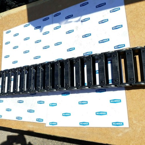 Igus 28 01 150 Cable drag chain 385 12 SEGMENTS 18 (New old stock)