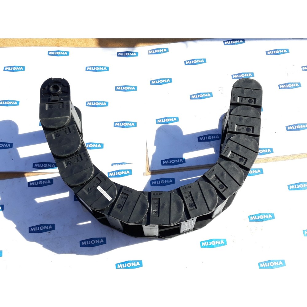 Igus 28 02 150 Cable drag chain 385 10 SEGMENTS 11 (New old stock)