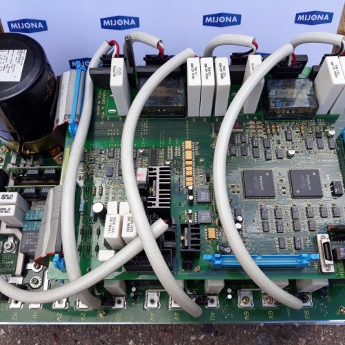 FANUC SERVO AMPRIFIER A06B 6076 H102 YAMANASHI A20B 1006 011 IN: 200-230V  230V