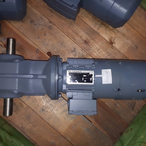 SEW Eurodrive K47 DT71D4/BMG/HR/TH/ES1T No. 8103072 (new old stock) SEW Eurodrive K47 DT71D4/BMG/HR/TH/ES1T No. 8103072 (new old stock)