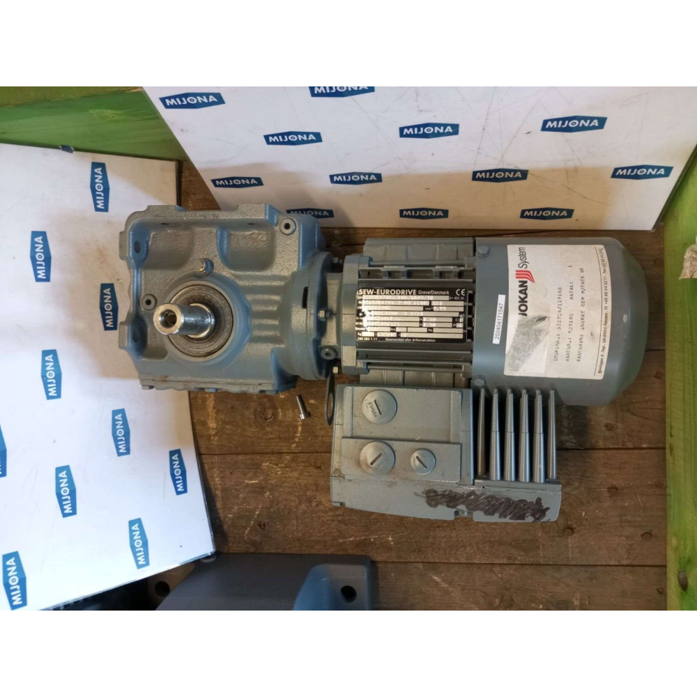 SEW Eurodrive S47 DT71D4 BMG MM03 TH 0,37KW 50HZ S47 DT71D4/BMG/M new old stock SEW Eurodrive S47 DT71D4 BMG MM03 TH 0,37KW 50HZ S47 DT71D4/BMG/M new old stock