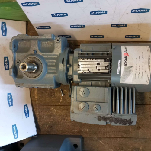 SEW Eurodrive S47 DT71D4 BMG MM03 TH 0,37KW 50HZ S47 DT71D4/BMG/M new old stock SEW Eurodrive S47 DT71D4 BMG MM03 TH 0,37KW 50HZ S47 DT71D4/BMG/M new old stock