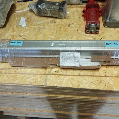 Festo DSBC 63 700 C PPVA 589430 cylinder DSBC-63-700-C-PPVA (New old stock)