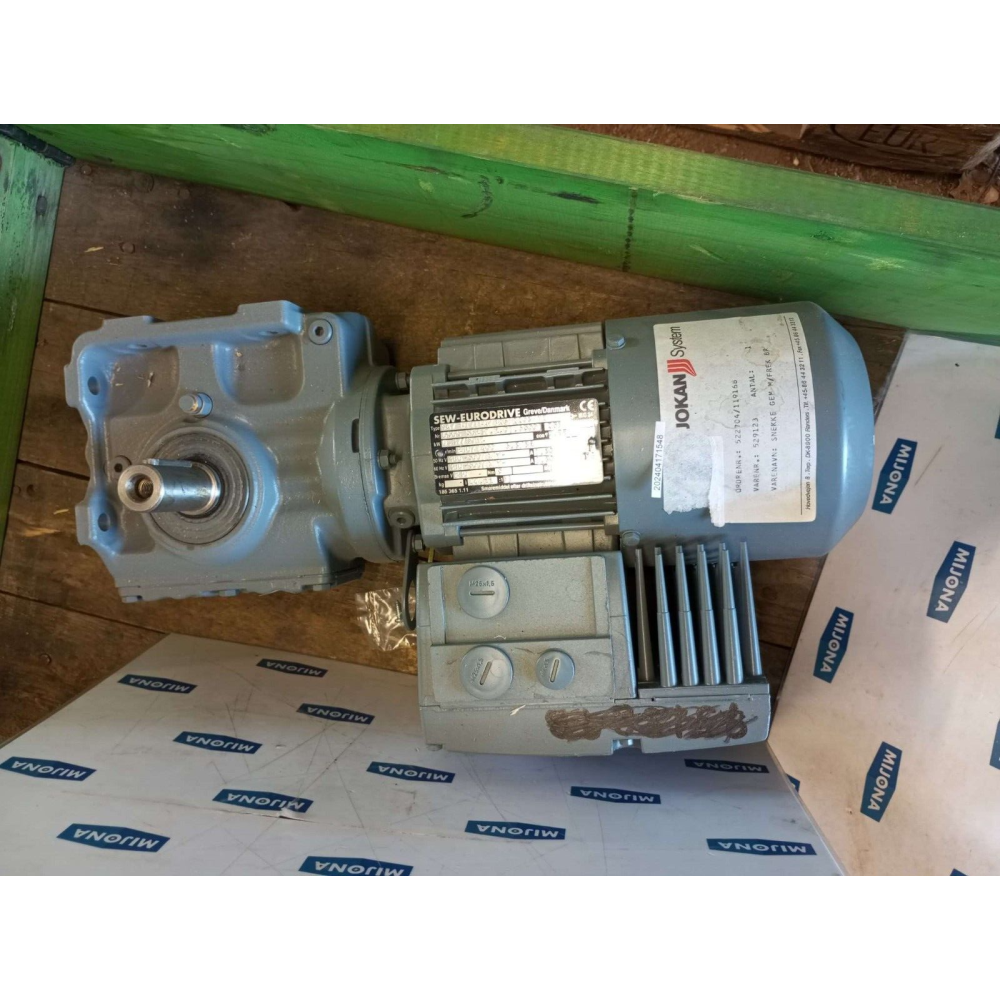 SEW Eurodrive S47 DT71D4 BMG MM03 TH 0,37KW 50HZ S47 DT71D4/BMG/M new old stock SEW Eurodrive S47 DT71D4 BMG MM03 TH 0,37KW 50HZ S47 DT71D4/BMG/M new old stock