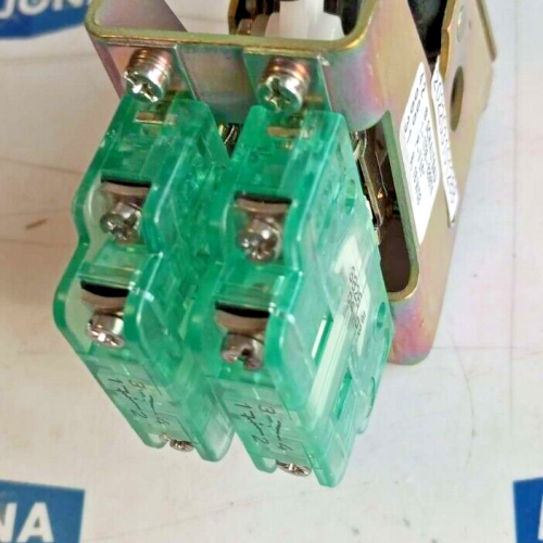 SCHALTBAU SWITCH 1-1736-829674 P-V 5/5 16W03 SERIE S826 a 4KV 3 NEW OLD STOCK SCHALTBAU SWITCH 1-1736-829674 P-V 5/5 16W03 SERIE S826 a 4KV 3 NEW OLD STOCK