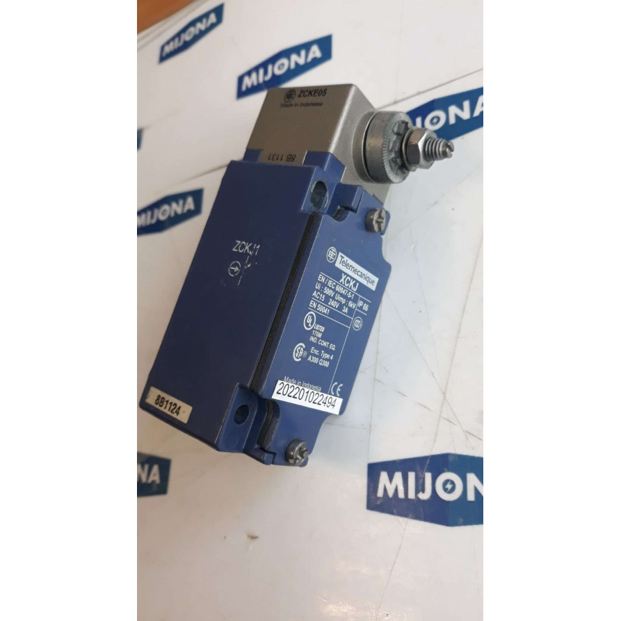 Telemecanique XCKJ IP 66 AC15 240V 3A LIMIT SWITCH ZCK05