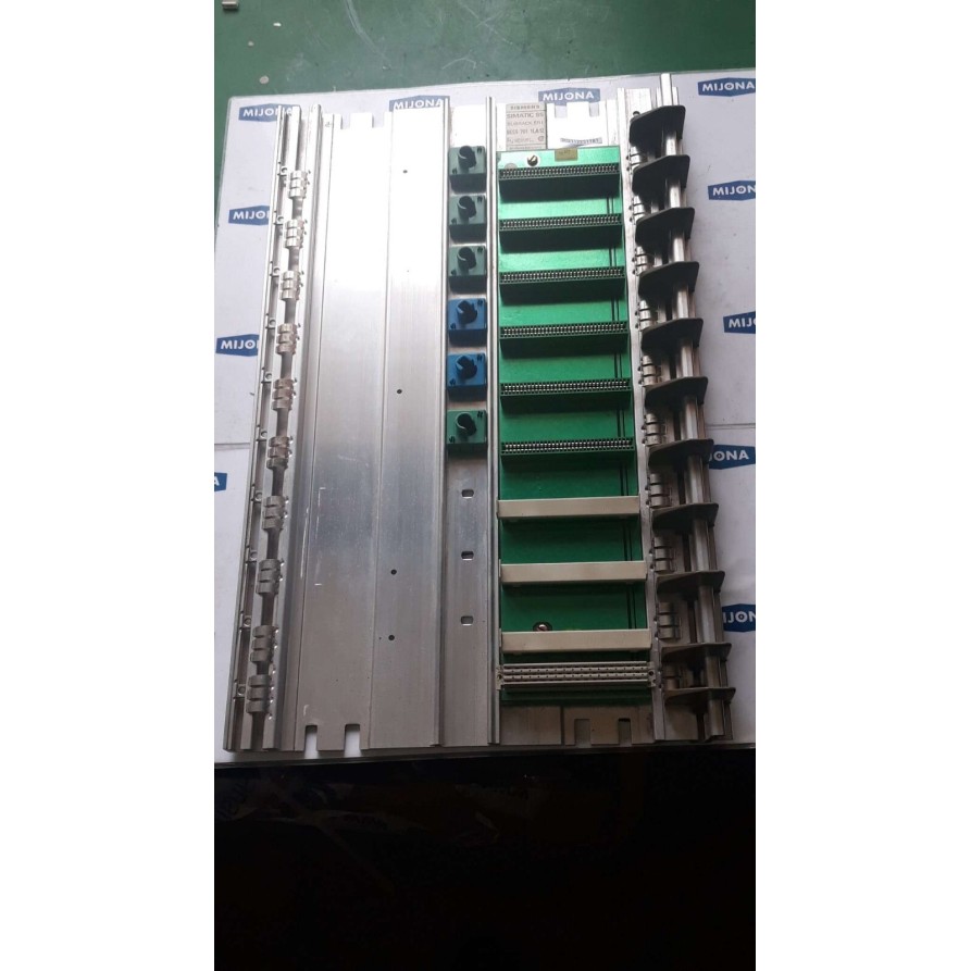 Siemens Simatic S5 6ES5 701 1LA12 Subrack ER1 6ES5701 1LA12 701-1LA12 Siemens Simatic S5 6ES5 701 1LA12 Subrack ER1 6ES5701 1LA12 701-1LA12
