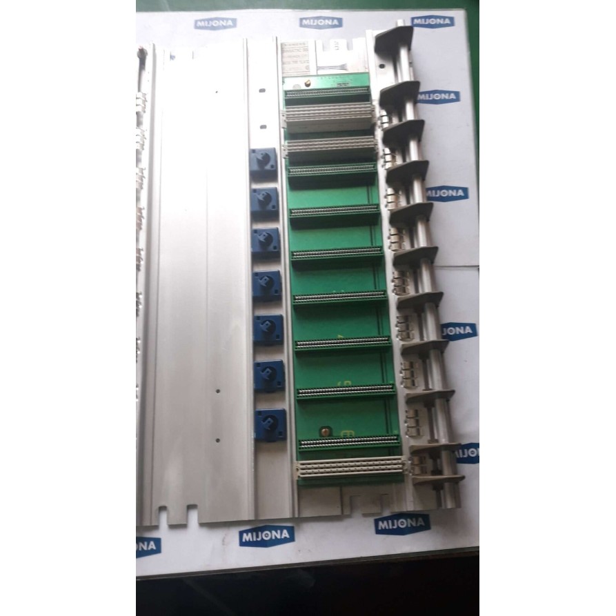 Siemens Simatic S5  6ES5 700 1LA12 Subrack CR1  6ES57010 1LA12 700-1LA12