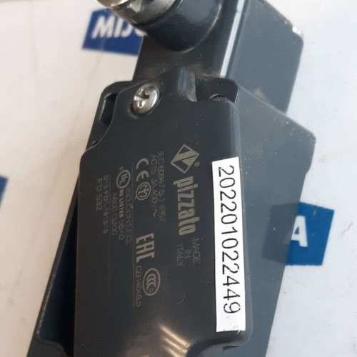 Pizzato FD 532 AC15 3A 400V LIMIT SWITCH D15 FD1 181515 Pizzato FD 532 AC15 3A 400V LIMIT SWITCH D15 FD1 181515
