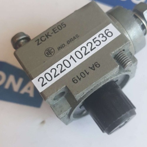 Telemecanique ZCK E05 9A Limit Switch Rotary Head
