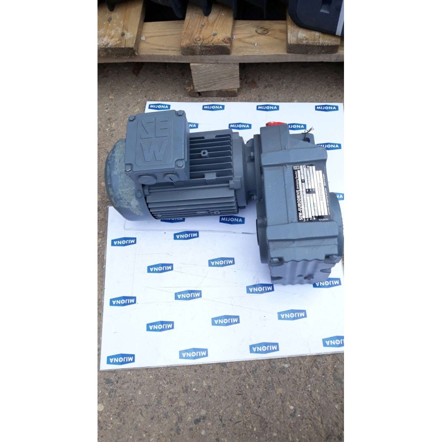 SEW Eurodrive FA37 DT80K8 2 Gear Motor Getriebemotor (New od stock) SEW Eurodrive FA37 DT80K8 2 Gear Motor Getriebemotor (New od stock)