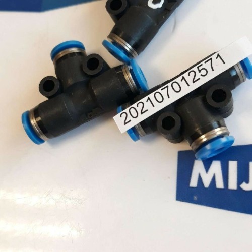 FESTO 4 Push-In T-Connector QST 4 PRICE FOR 3 PSC (NEW OLD STOCK) FESTO 4 Push-In T-Connector QST 4 PRICE FOR 3 PSC (NEW OLD STOCK)
