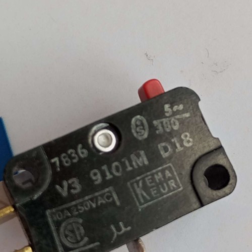 Honeywell V3 9101M D18 MICRO switch 10A 250VAC 7836 new old stock