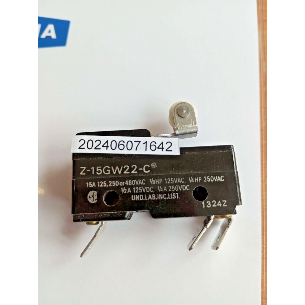 OMRON Z 15GW22 C MICRO Switch 15A 125 280 480VAC Z-15GW22-C NEW OLD STOCK
