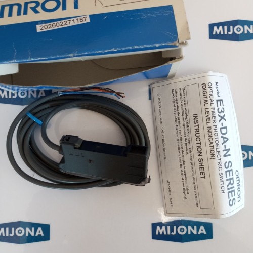 OMRON E3X DA51 N 2M PHOTOELECTRIC SWITCH 12-24V DC E3X-DA51-N new old stock