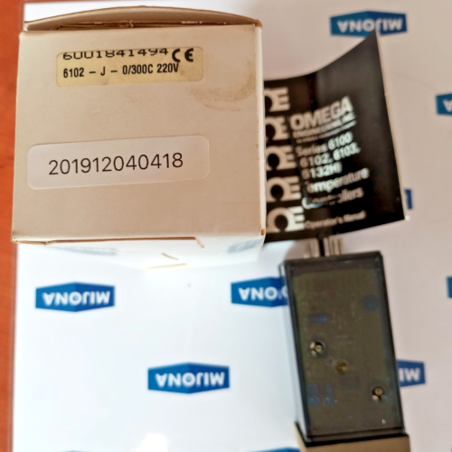 Omega 6100 temperature controller 220vac 6102-J-0/300c NEW OLD STOCK