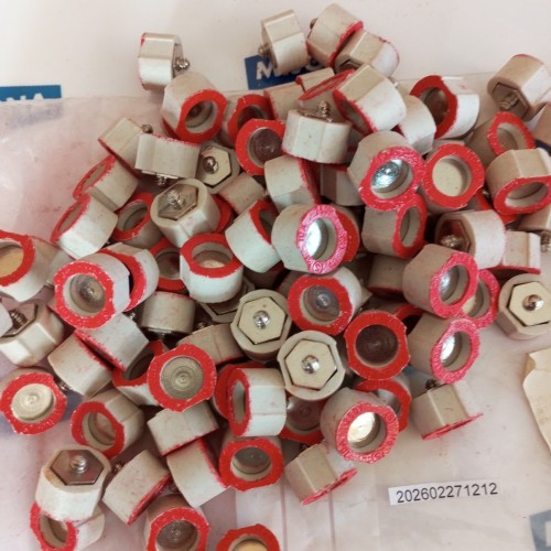 ENSTO 10A 250V PASSDEL BUNNSKRUE Price for 98PSC new old stok