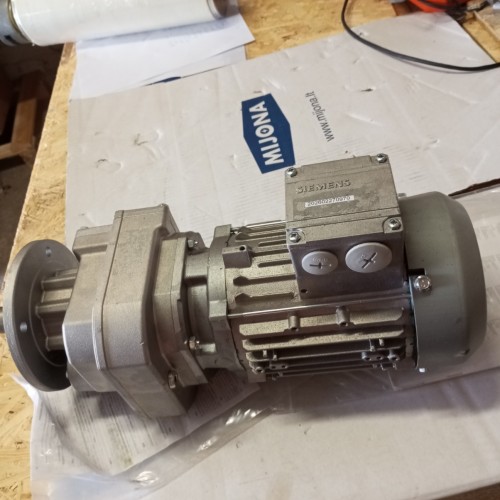 Siemens MOTOR 2KJ3102 1CE11 9 FA2 Z  ZF29 LA71MH4 (New old stock)