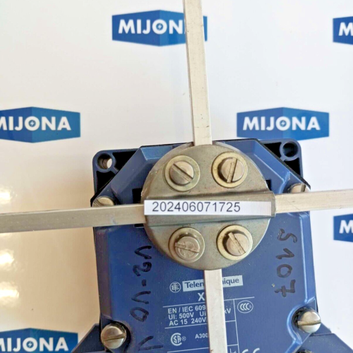 Telemecanique XCRE18 Limit Switch 500V AC 15 240V 3A XCR E18 Telemecanique XCRE18 Limit Switch 500V AC 15 240V 3A XCR E18