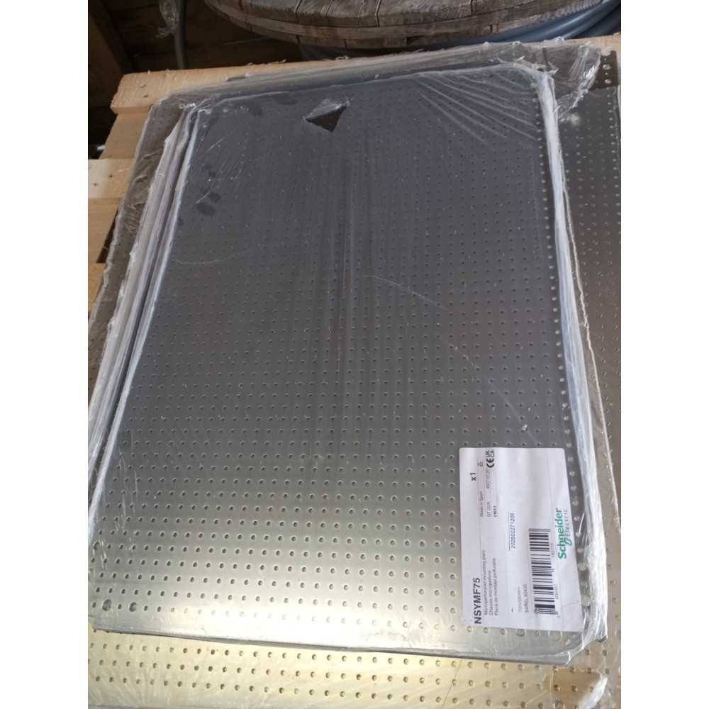 Schneider  NSYMF75 MICROPERFORATED MOUNTING PLATE 700X500mm SAREL 50435