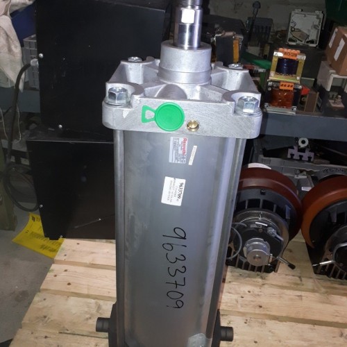 Rexroth 167-0A-200-0500-DMT4SCWS0S cylinder (new old stock)