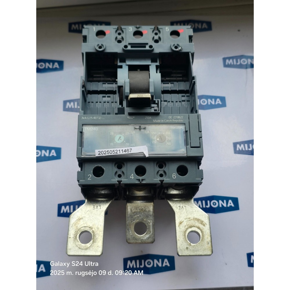 Siemens 3VA1225-4EF32-0AA0 DISASSEMBLED FROM NEW EQUIPMENT 3VA1225 4EF32 0AA0