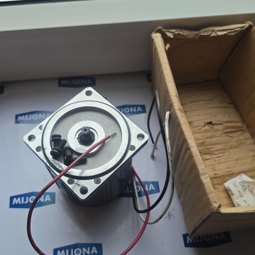 LINIX YN80 230 25 MOTOR 230V 60HZ 25W 0,3A (new old stock) LINIX YN80 230 25 MOTOR 230V 60HZ 25W 0,3A (new old stock)