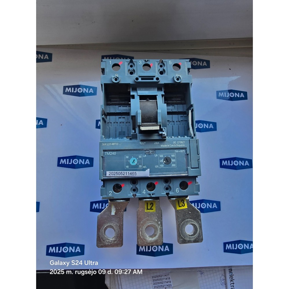 Siemens 3VA1220-4EF32-0AA0 DISASSEMBLED FROM NEW EQUIPMENT 3VA1220 4EF32 0AA0