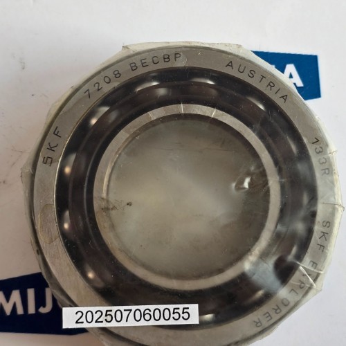 SKF EXPLORER 7208 BECBP Single row angular contact ball bearing (new old stock)