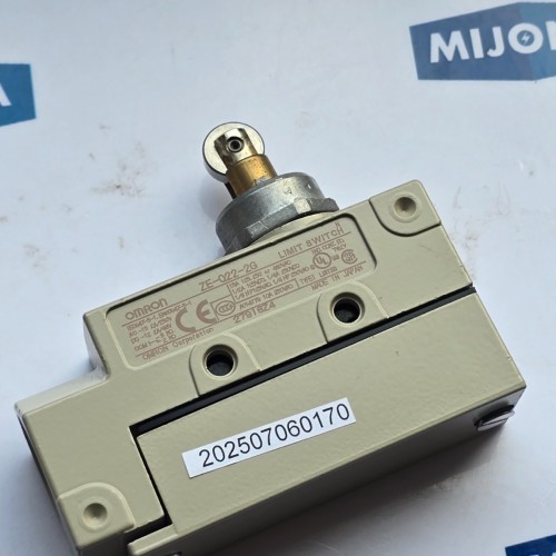OMRON ZE-022-2G Grenzschalter Limit Switch ZE 022 2G